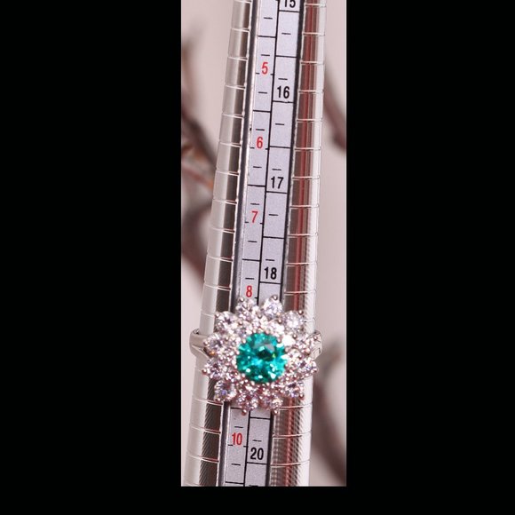 Stunning Emerald Vintage 925 Ring - Picture 8 of 10